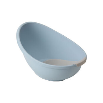 Egg-shaped baby bathtub